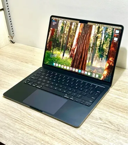 MacBook Air M2 Midnight 13.6" - 256GB - Impecável (Bateria 97% / 110 Ciclos)