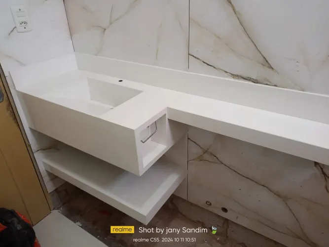 Pia de banheiro em porcelanato