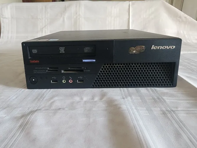 Gabinete Lenovo ThinkCentre