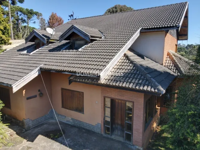 Casa com Potencial Misto à Venda na Região da Abernéssia - Campos do Jordão/SP