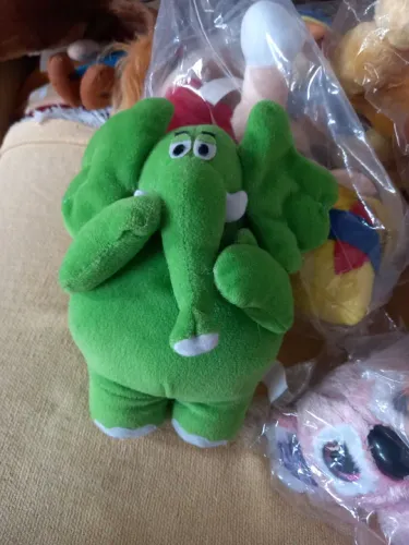 Elefante de Pelúcia Verde