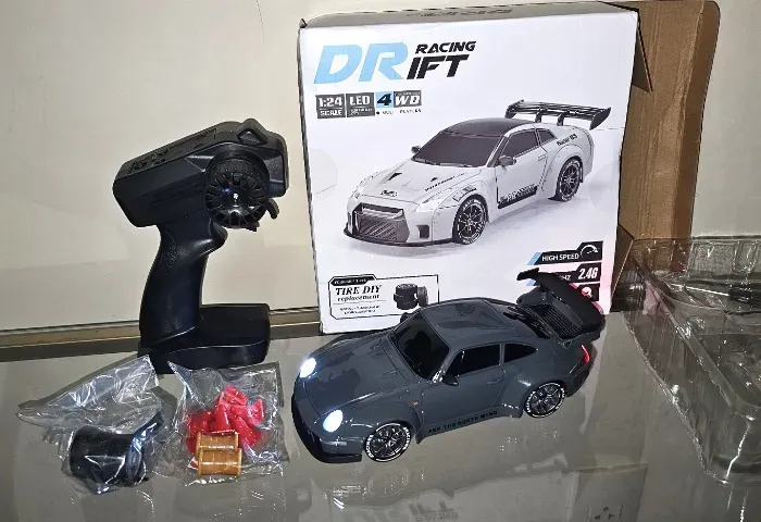 Carrinho de Controle Remoto Drift Recarregável 4x4 e Direção Controle Pulso Com Acessórios
