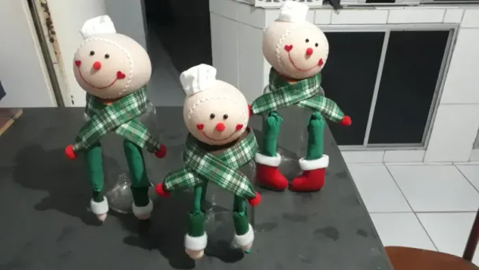Vidros com decoração infantil para guardar material de higiene para crianças