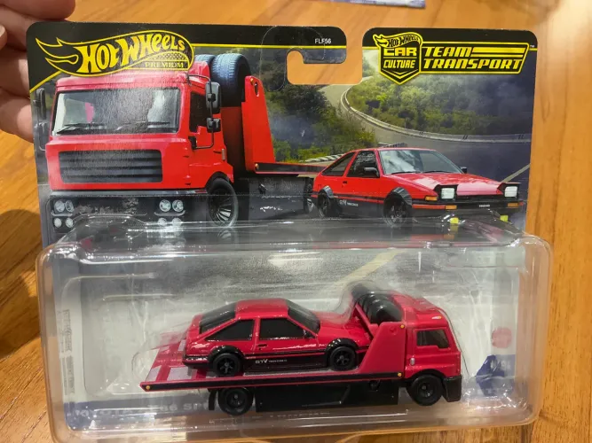 Hot Wheels Premium Team Transport Toyota AE86 Sprinter Trueno Fleet Street