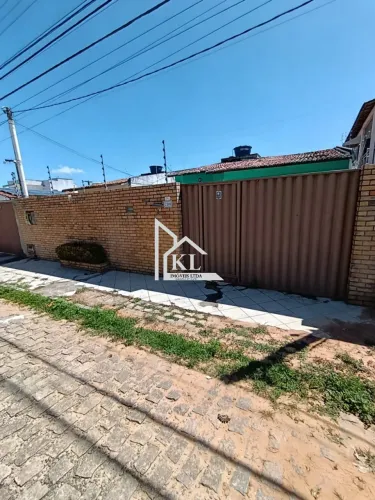 Belíssima casa com piscina - 3 Quartos - Residencial ou Comercial em Cidade Verde!