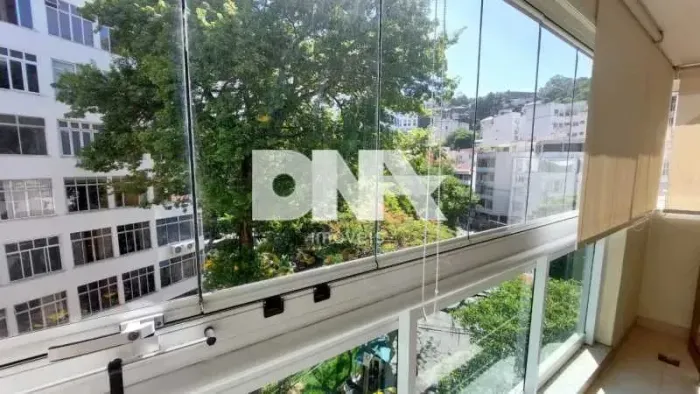 Apartamento : / Residencial / Laranjeiras