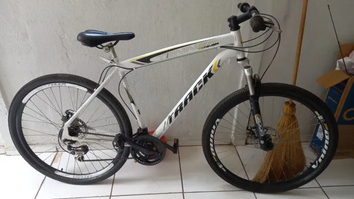 Vendo bicicleta semi nova