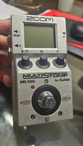 Pedal de efeito Zoom MultiStomp MS-50G prateado