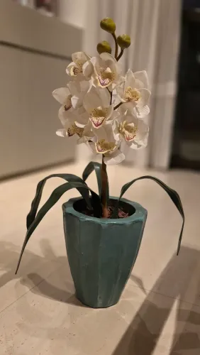 VASO VIETNAMITA com flor