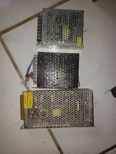 Vende-se fontes amperagem na foto as pequenas $45 e a maior $70