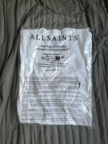 Camiseta all saints lacrada