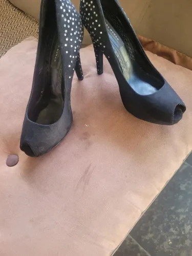 Scarpin Zara Woman com detalhes em strass