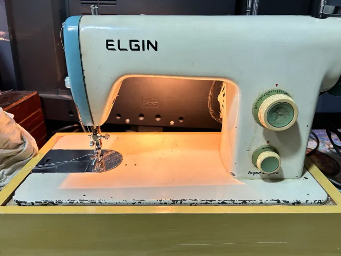Máquina de costura Elgin Toque mágico 