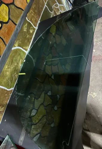 Vidro temperado curvado