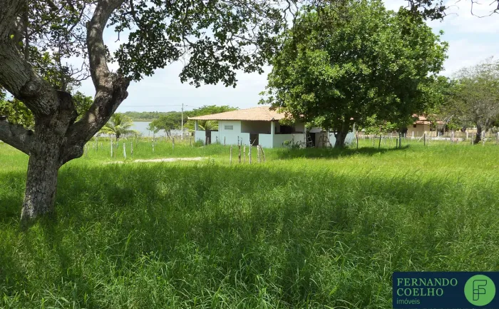Fazenda com 56 ha de frente para belíssima lagoa no Trairi,, casa de 300m2 e estrutura par