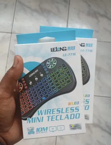 Mini teclado sem fio com LED