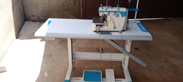 Máquina de costura overloque