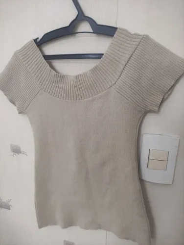 BARREDS BLUSA LINHA TAM M ( 44) 40,00<br>Palha <br>ALTURA 60cm<br>Com bastante elastano
