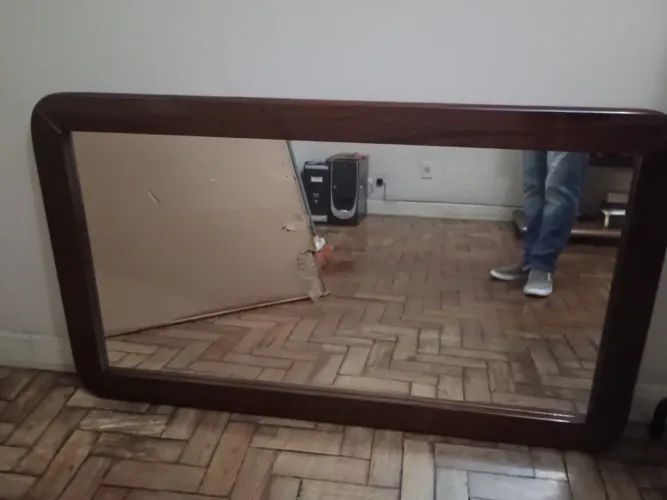 Espelho Retangular com Moldura de Madeira