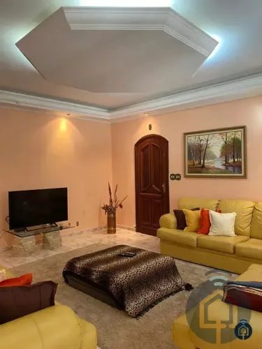 Casa ampla em bairro nobre - VEN90