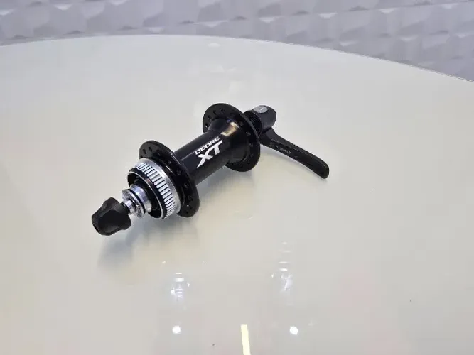 Cubo diant. Shimano Deore XT M-8000 Com liberação rápida (QR - Quick Release )