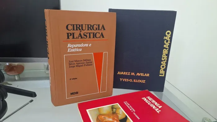 Livro cirurgia plástica reparadora e estética + bônus