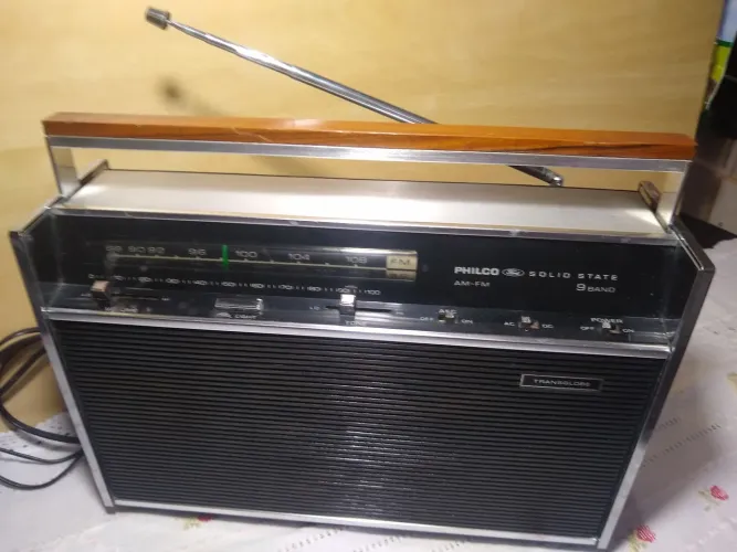 Philco Ford 9 Bandas Rádio funcionando