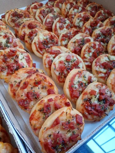 Mini pizzas $1,50
