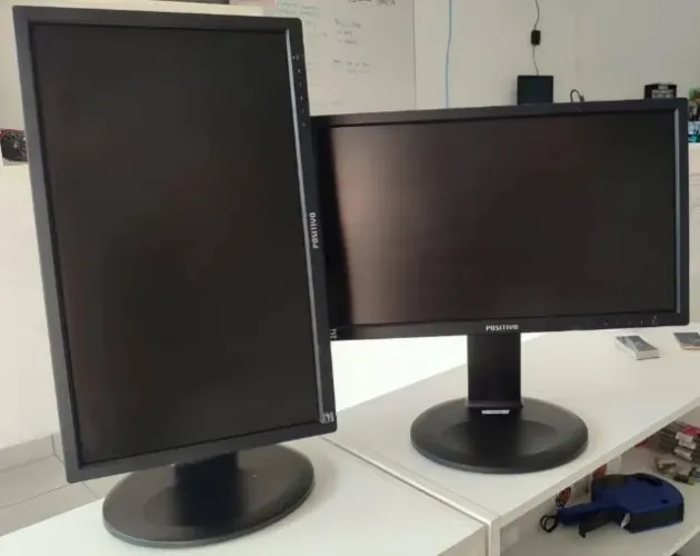 Monitor LED Positivo 20 polegadas E2011p VGA DVI resolução 1600x900 Articulável com cabos