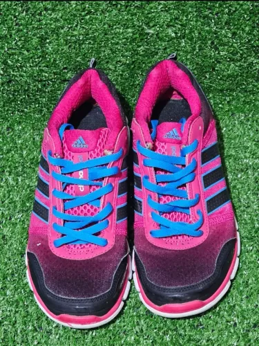 Tênis Adidas Infantil Rosa com Detalhes