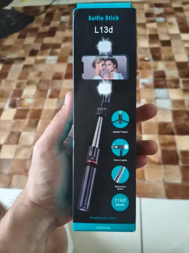 Pau de selfie com tripé 
