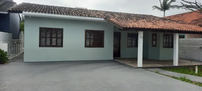 Aluguel de casa anual Campeche Florianópolis - Casa com 3 quartos, 2 banheiros