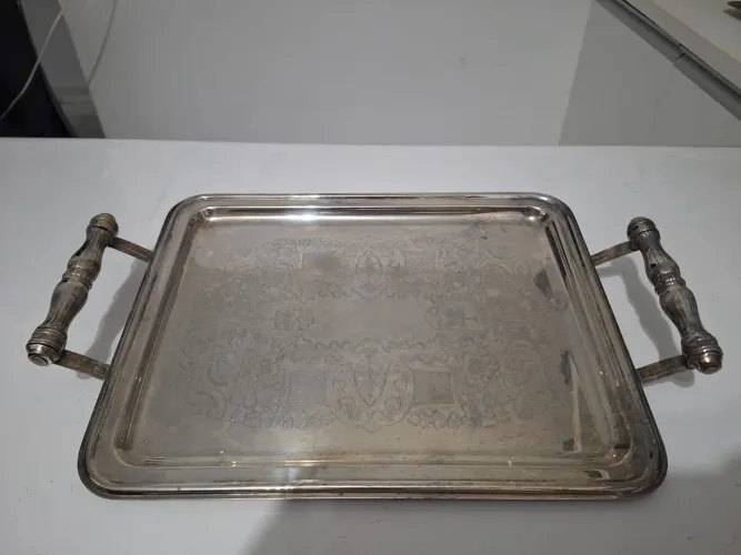 2 Bandejas de aço Inox.