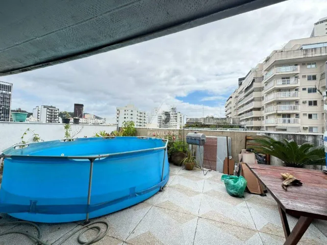 Cobertura à venda em Botafogo, RJ  88 m², frente, 1 quarto, financiamento disponível