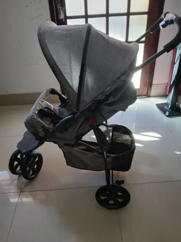 Carrinho de bebê cinza "3 rodas"