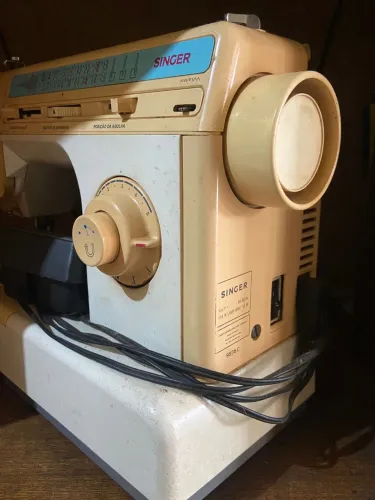 VENDO MÁQUINA DE COSTURA EM PERFEITO ESTADO