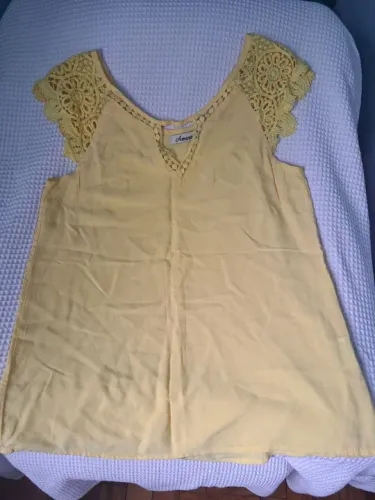 Blusa de renda amarela