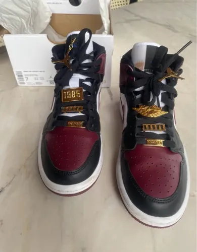 Tênis Nike Air Jordan 1 Mid SE Black ?Dark Beetroot? 