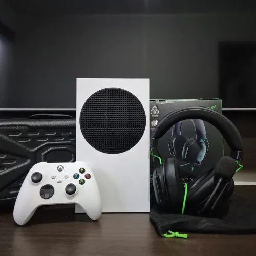 XBOX SERIES S 512GB + HEADSET RAZER + CASE