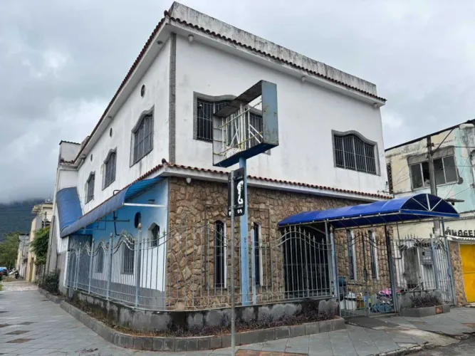 Predio completo para locação no Centro de Mesquita