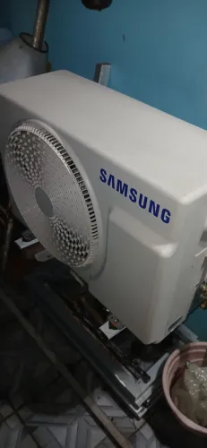 Vendo ou troco ar condicionado semi novo Samsung inverter 12.000 BTUs.