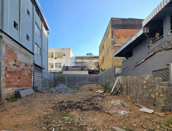 Terreno à Venda com 161,55 m² no Centro de Divinópolis MG.