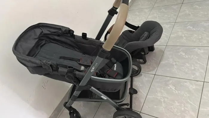 Conjunto de carrinho de bebê + bebê conforto infanti
