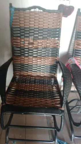 Vende-se duas cadeiras de balanço por 250