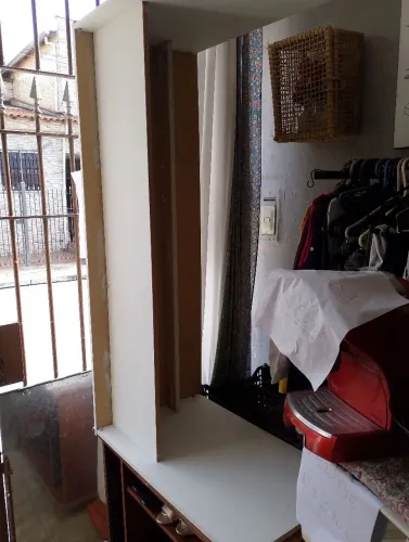 Mesa de madeira em l maravilhosa e acaba de pintar 