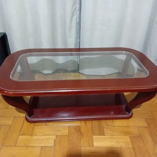 Mesa de Centro Clássica em Madeira com Tampo de Vidro