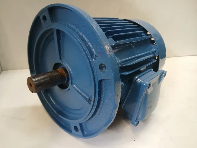 Motor elétrico eberle trifásico 7,5 cv 4 pólos flangeado (sem pés)