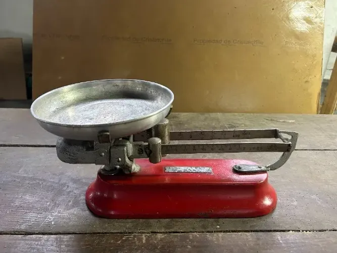 Antiga balança vermelha carga máxima 5kg
