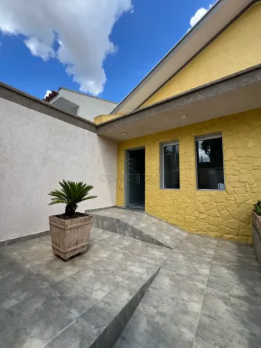 Casa Comercial Reformada | 246m² | 6 Salas | Excelente Localização