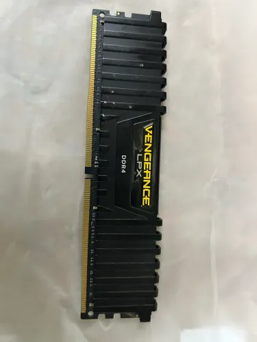 Memória RAM DDR4 16GB